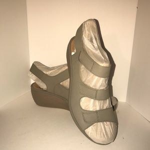 Clarks Wedge Sandals - Light Olive